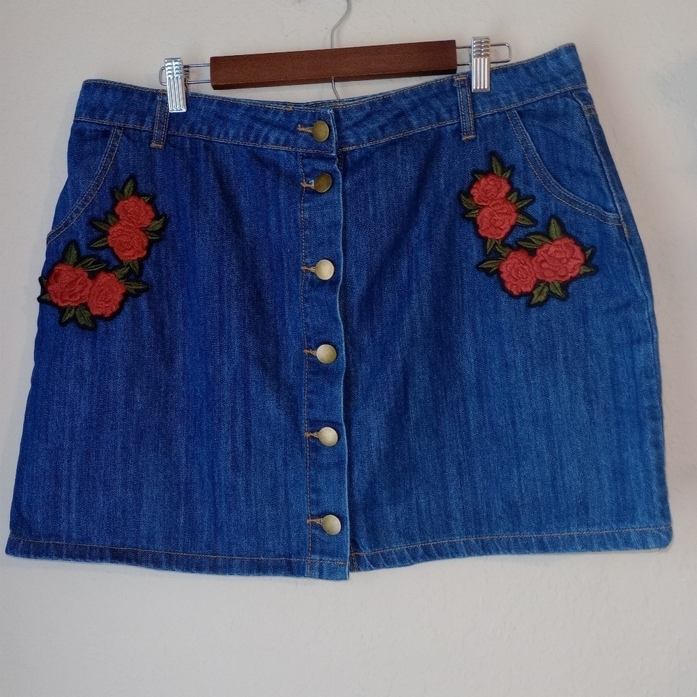Forever 21 Contemporary Denim Skirt W/ Rose Detail Size 14